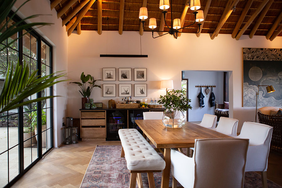 Gladstones indoor dining