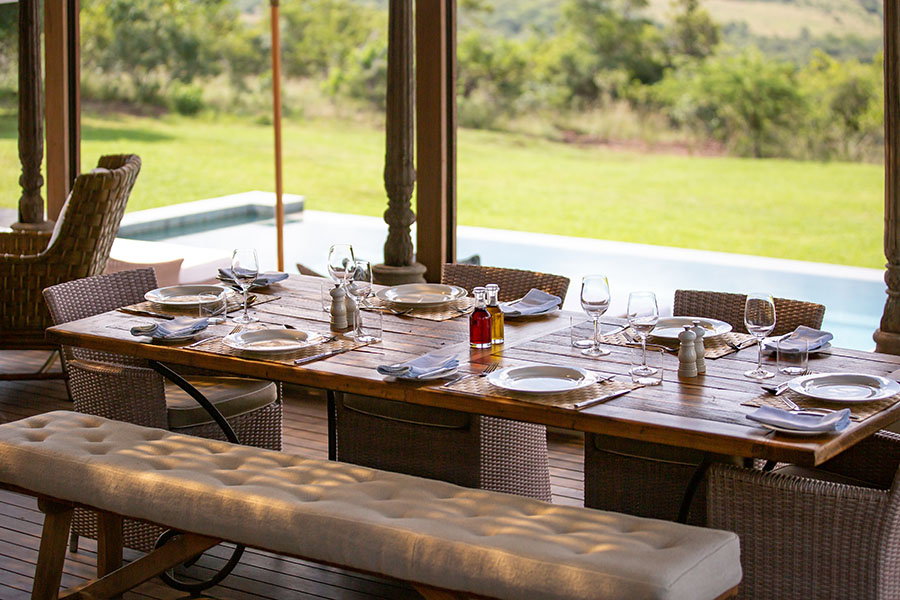 Gladstones outdoor dining area