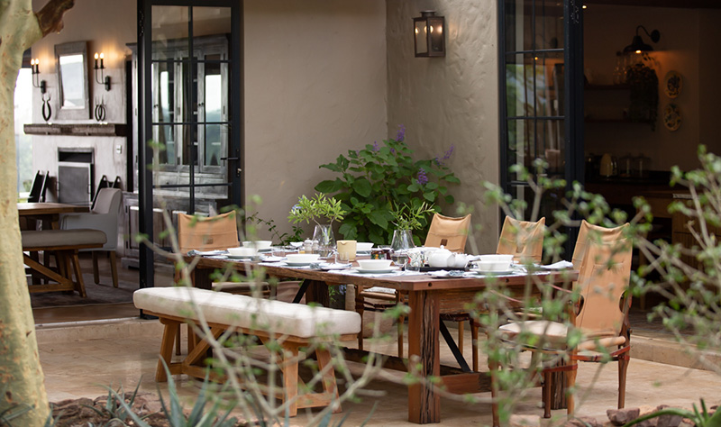 Gladstones courtyard